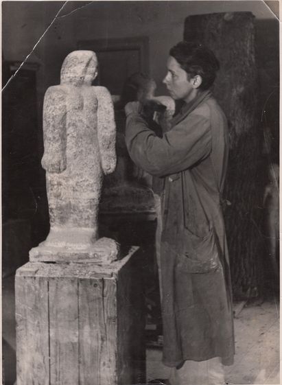 Louise Stomps im Atelier, 1946