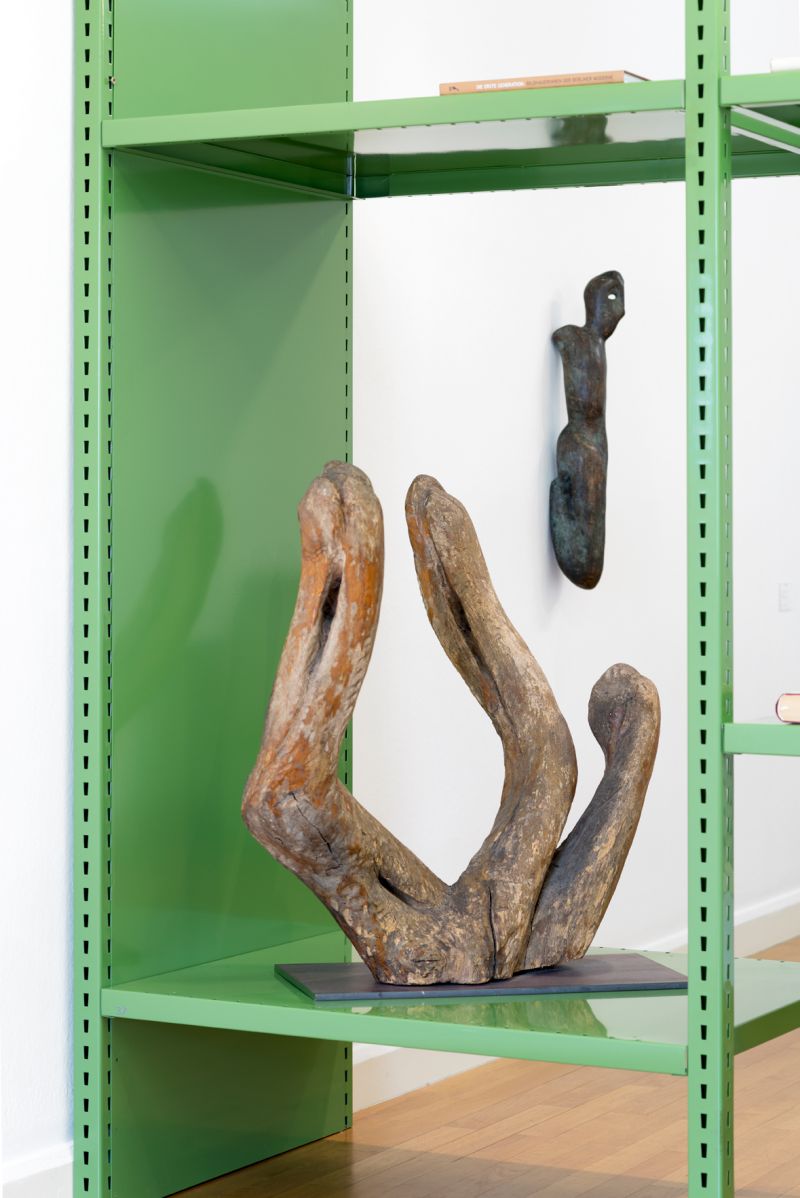 Louise Stomps, Faun, um 1964, an der Wand: Sakral, um 1950